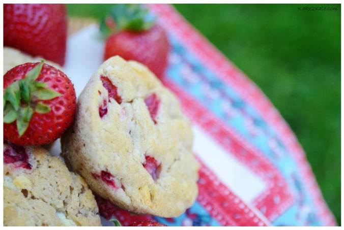 Strawberry and White Chocolate Muffins by Kake2Kale.com