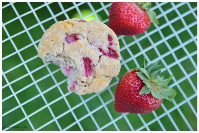 Strawberry and White Chocolate Muffins by Kake2Kale.com